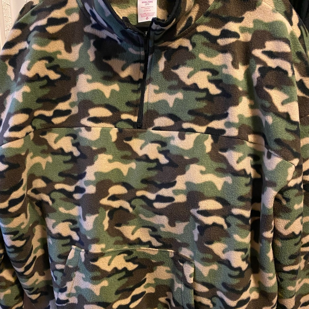 NWOT CAMO 3/4 zip fleece pullover